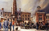 A meeting place for locals, tourists and bikers alike,
the square which is surrounded with a pleasing mix of
architectural styles, is the hub of this thriving Swaledale
market town.
